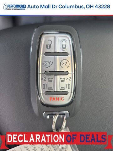 2027 Chrysler Pacifica Select