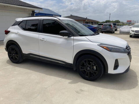 2023 Nissan Kicks SR