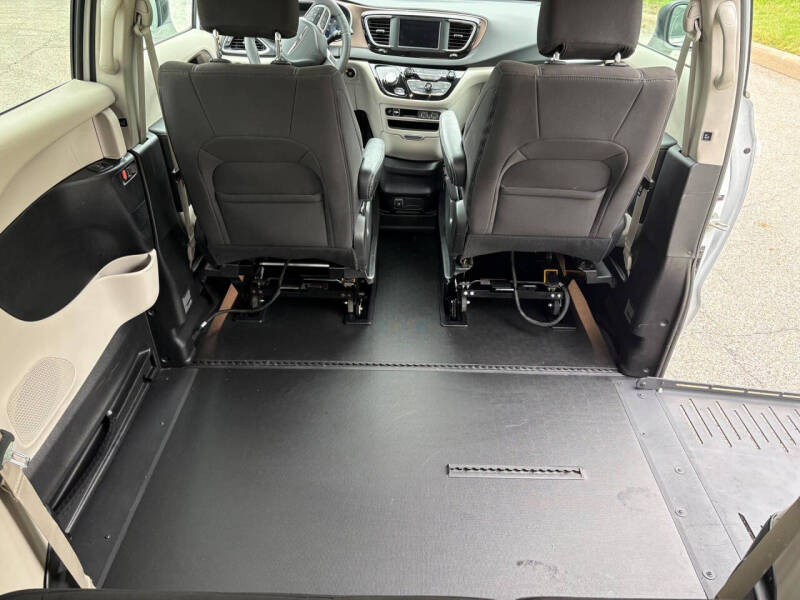 2024 Chrysler Voyager LX