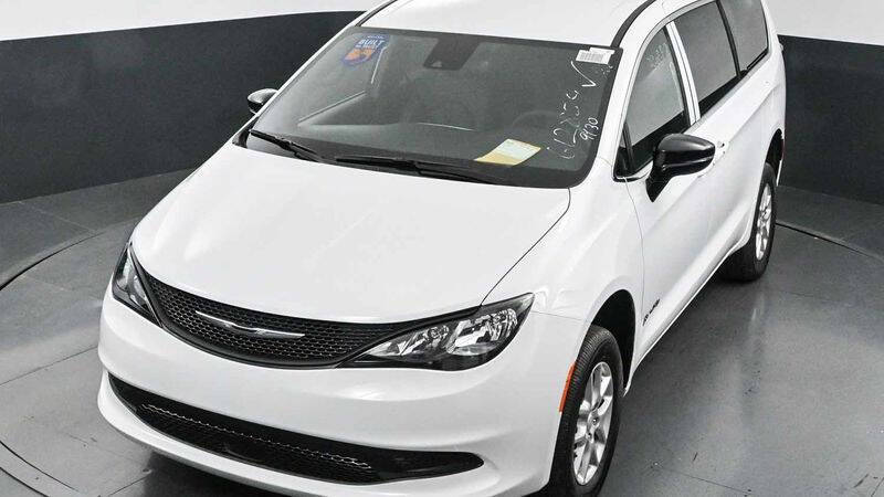 2025 Chrysler Voyager LX