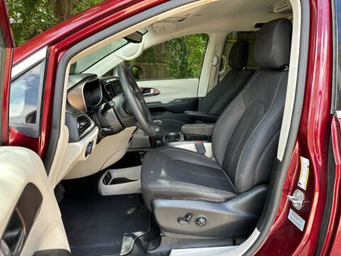 2017 Chrysler Pacifica Touring-L