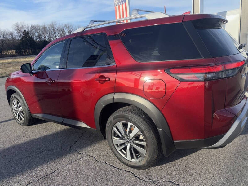 2023 Nissan Pathfinder SL