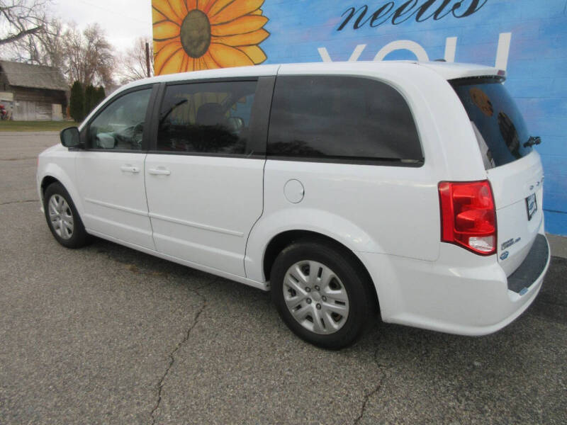 2016 Dodge Grand Caravan SE photo 3