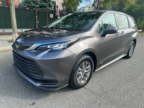 2021 Toyota Sienna LE 8-Passenger