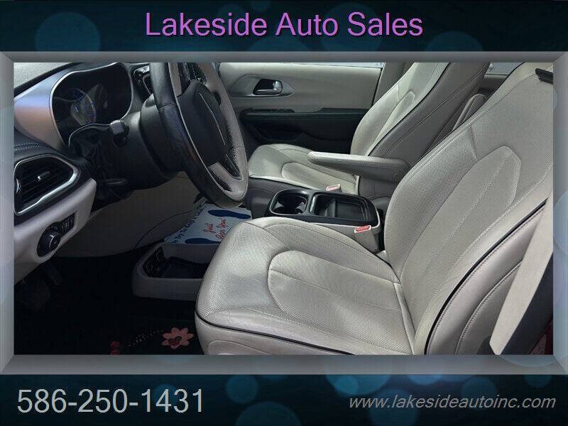 2017 Chrysler Pacifica Hybrid Platinum