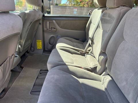 2009 Toyota Sienna LE 8-Passenger