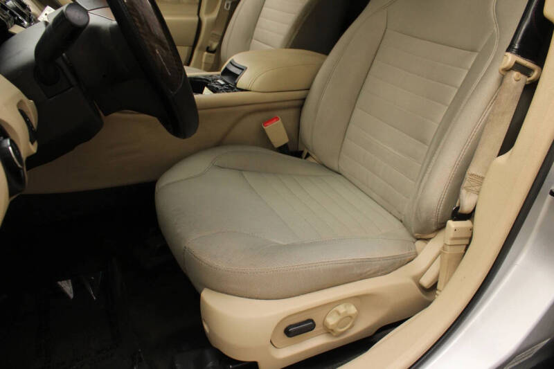 2016 Ford Taurus SE