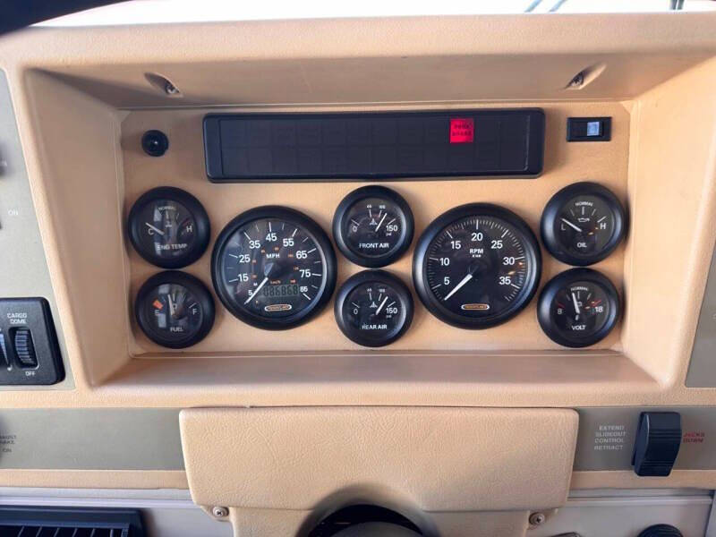 2004 Freightliner XC Chassis