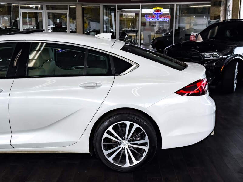 2019 Buick Regal Sportback Essence