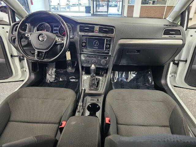 2019 Volkswagen Golf SE