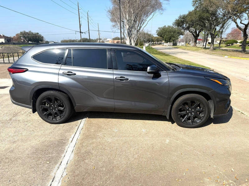 2022 Toyota Highlander L