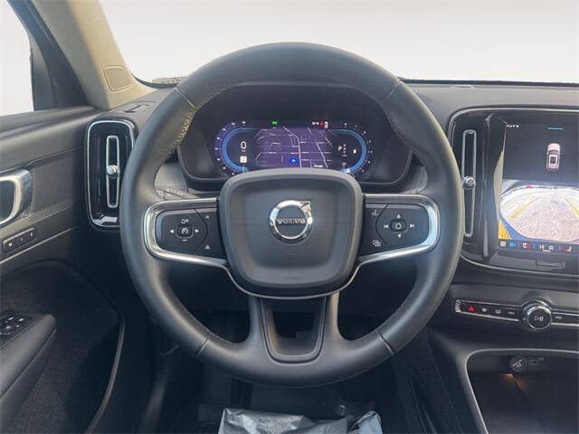 2023 Volvo XC40 B5 Plus Dark Theme