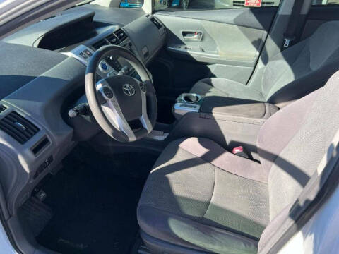 2013 Toyota Prius v Five