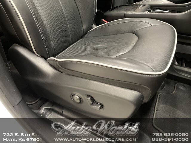 White 2026 Chrysler Pacifica Limited Limited 4dr Mini-Van 26