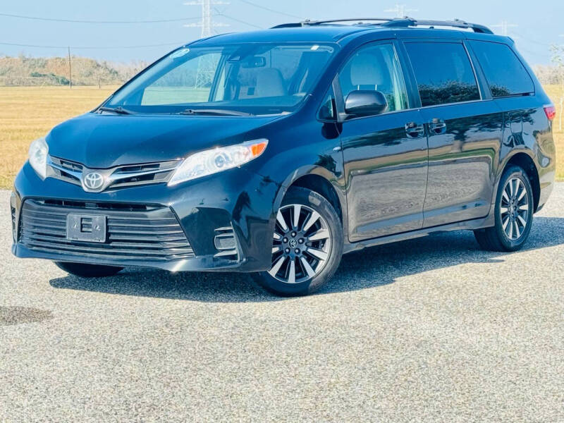 2018 Toyota Sienna for sale at Cartex Auto in Houston TX