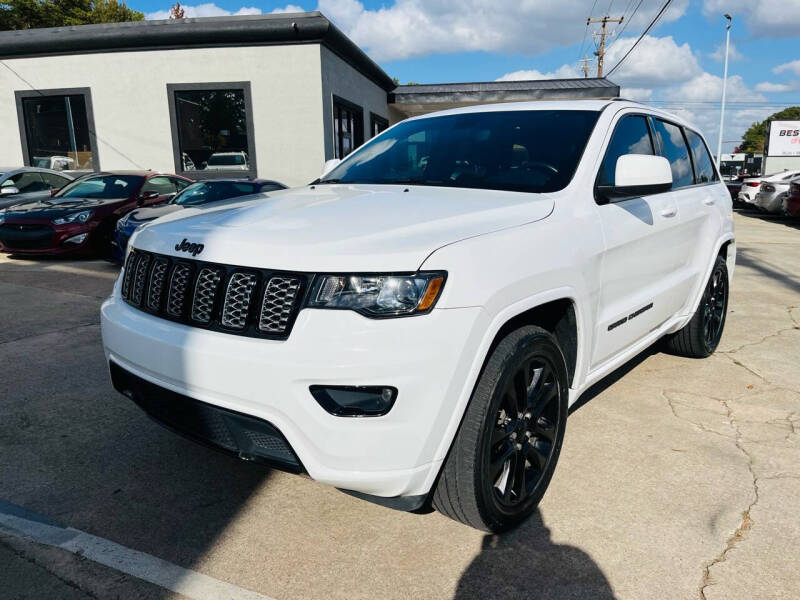 2020 Jeep Grand Cherokee Altitude photo 2