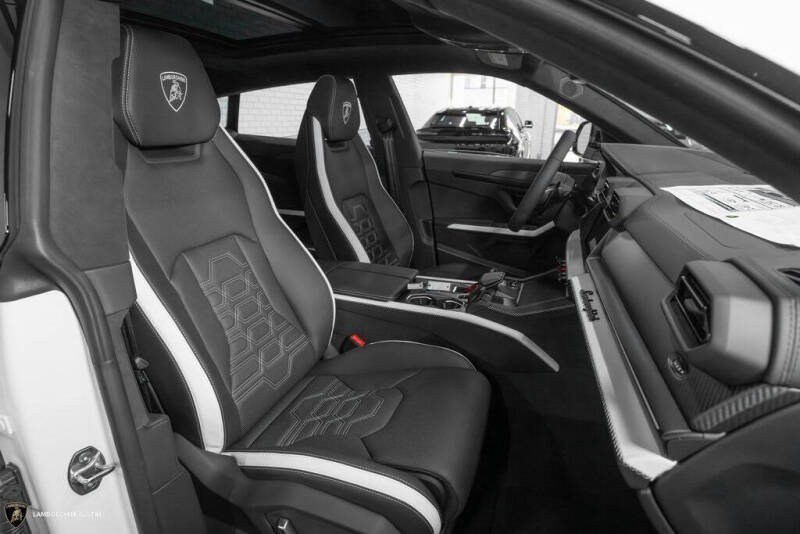 2025 Lamborghini Urus SE