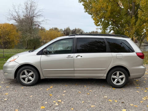 2010 Toyota Sienna LE 7-Passenger