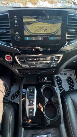 2019 Honda Pilot Touring w/Rear Captain's Chairs