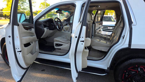 2017 Cadillac Escalade Luxury