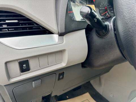 2016 Toyota Sienna LE 8-Passenger