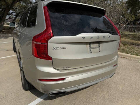 2016 Volvo XC90 T6 Momentum
