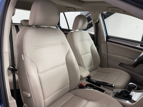 2017 Volkswagen Golf TSI SE