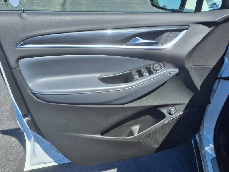 2023 Buick Enclave Essence