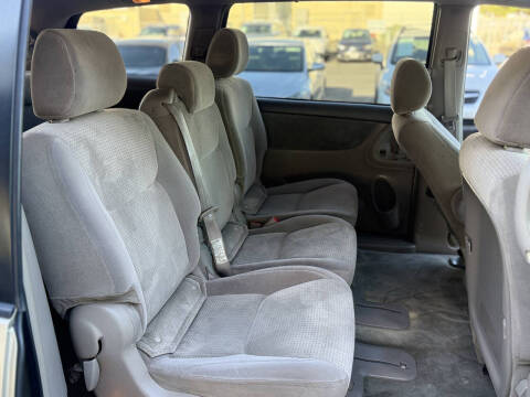 2006 Toyota Sienna LE 8 Passenger