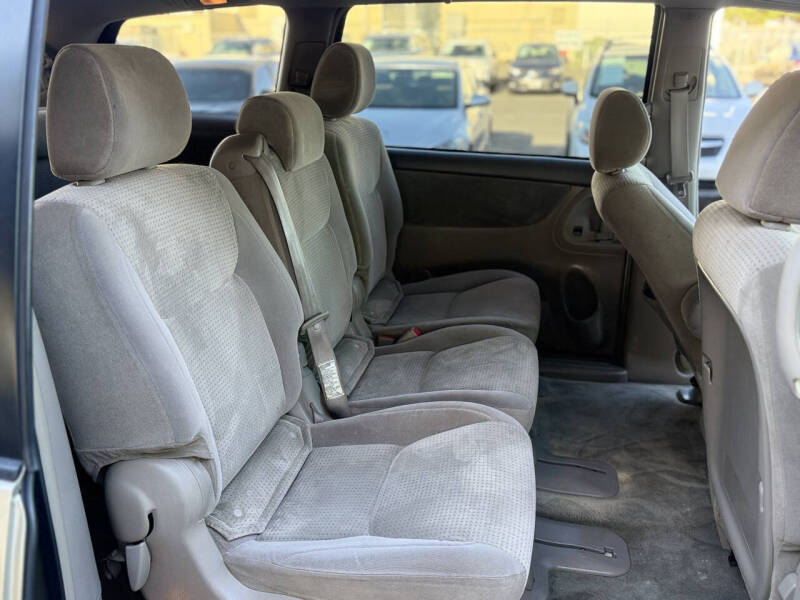 2006 Toyota Sienna LE 8 Passenger