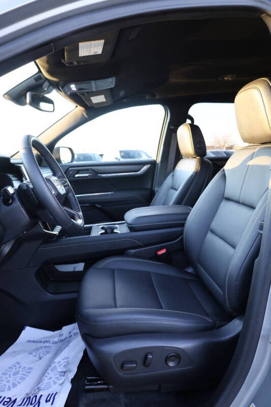 2024 GMC Acadia Elevation