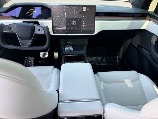 2023 Tesla Model X 22