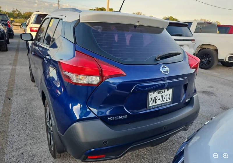 2019 Nissan Kicks SR