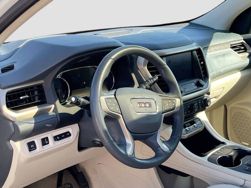 2022 GMC Acadia Denali
