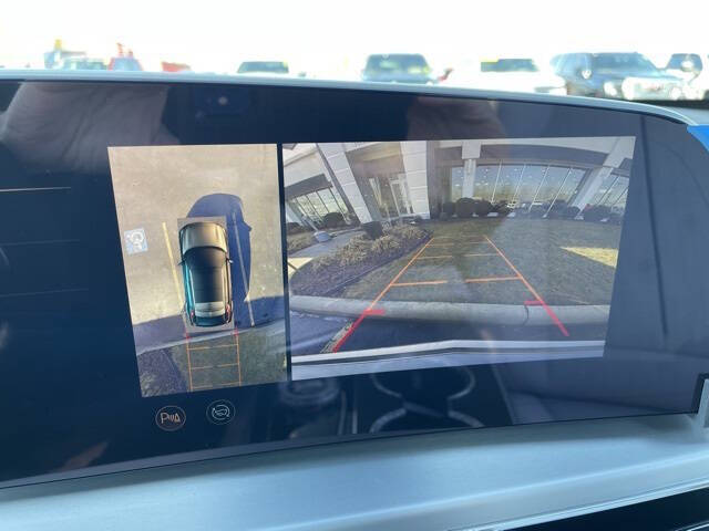 2025 Cadillac LYRIQ Luxury 3