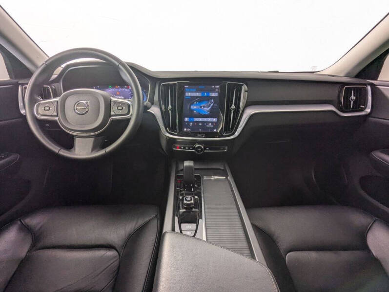 2024 Volvo S60 B5 Core Dark Theme