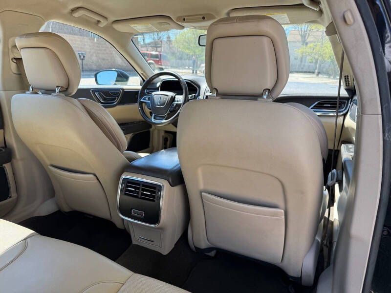 2017 Lincoln Continental Select