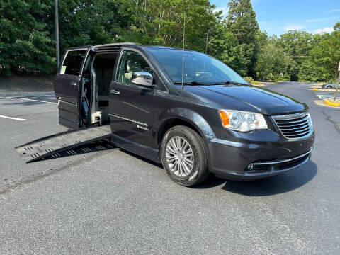 2014 Chrysler Town and Country for sale at ULTIMATE MOTORS in Midlothian VA