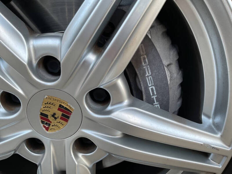 2014 Porsche Cayenne Platinum