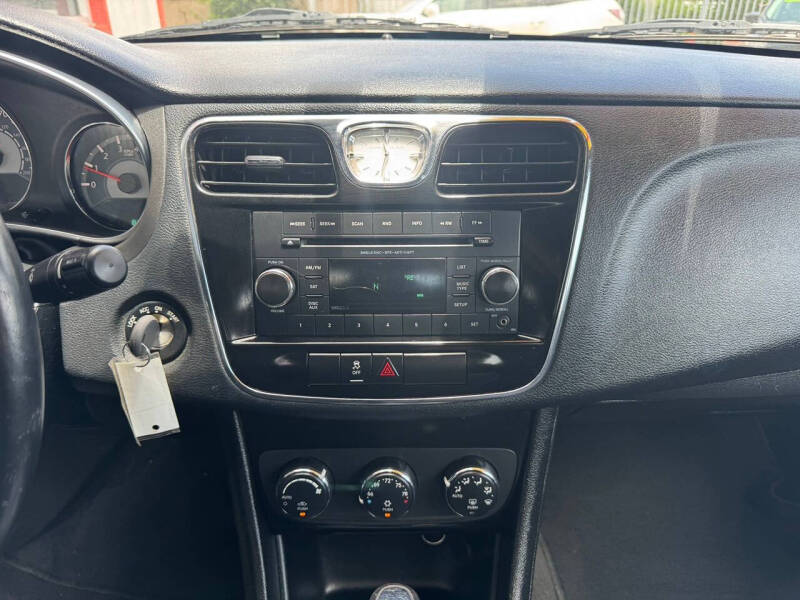 2013 Chrysler 200 Touring