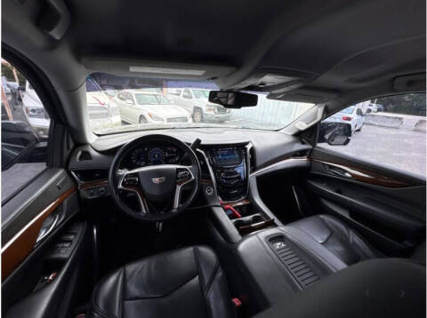 2018 Cadillac Escalade Standard
