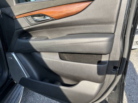 2018 Cadillac Escalade Standard