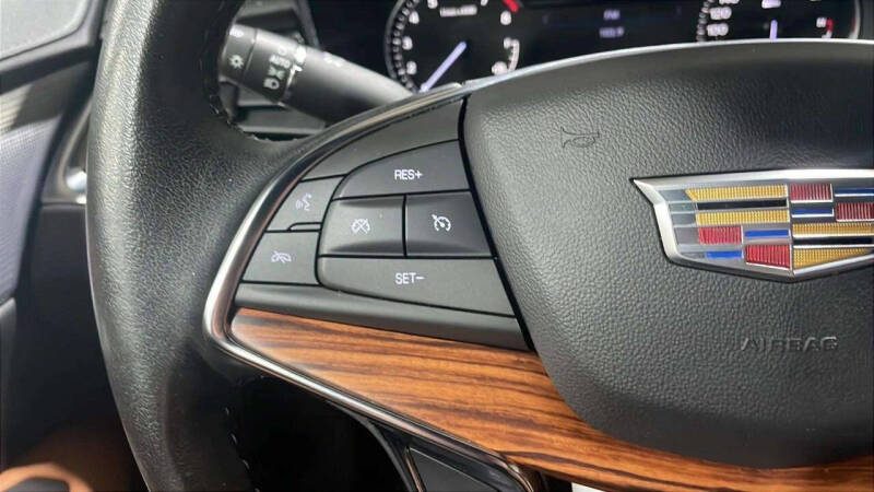 2022 Cadillac XT5 Premium Luxury