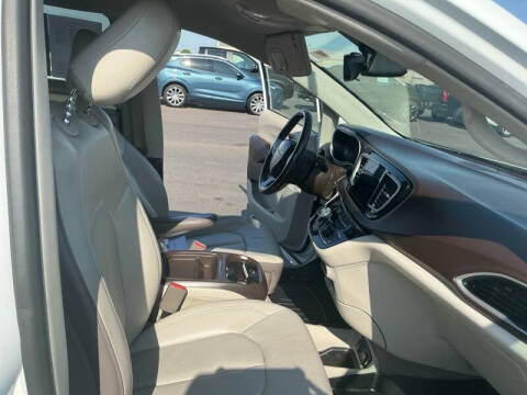 2017 Chrysler Pacifica Touring-L