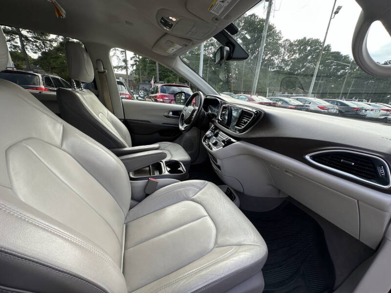 2017 Chrysler Pacifica Touring-L