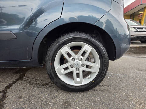 2011 Kia Soul +