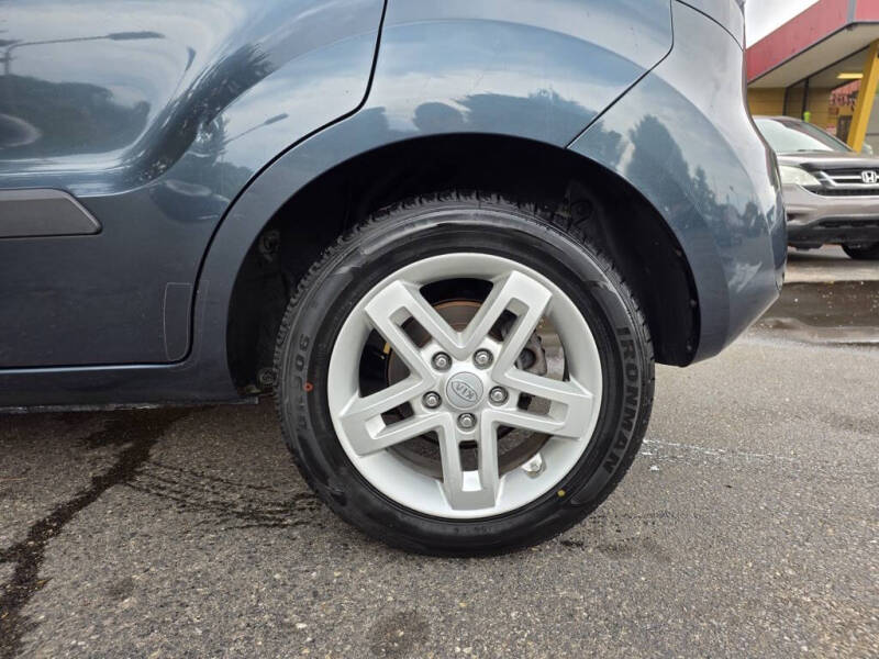 2011 Kia Soul +