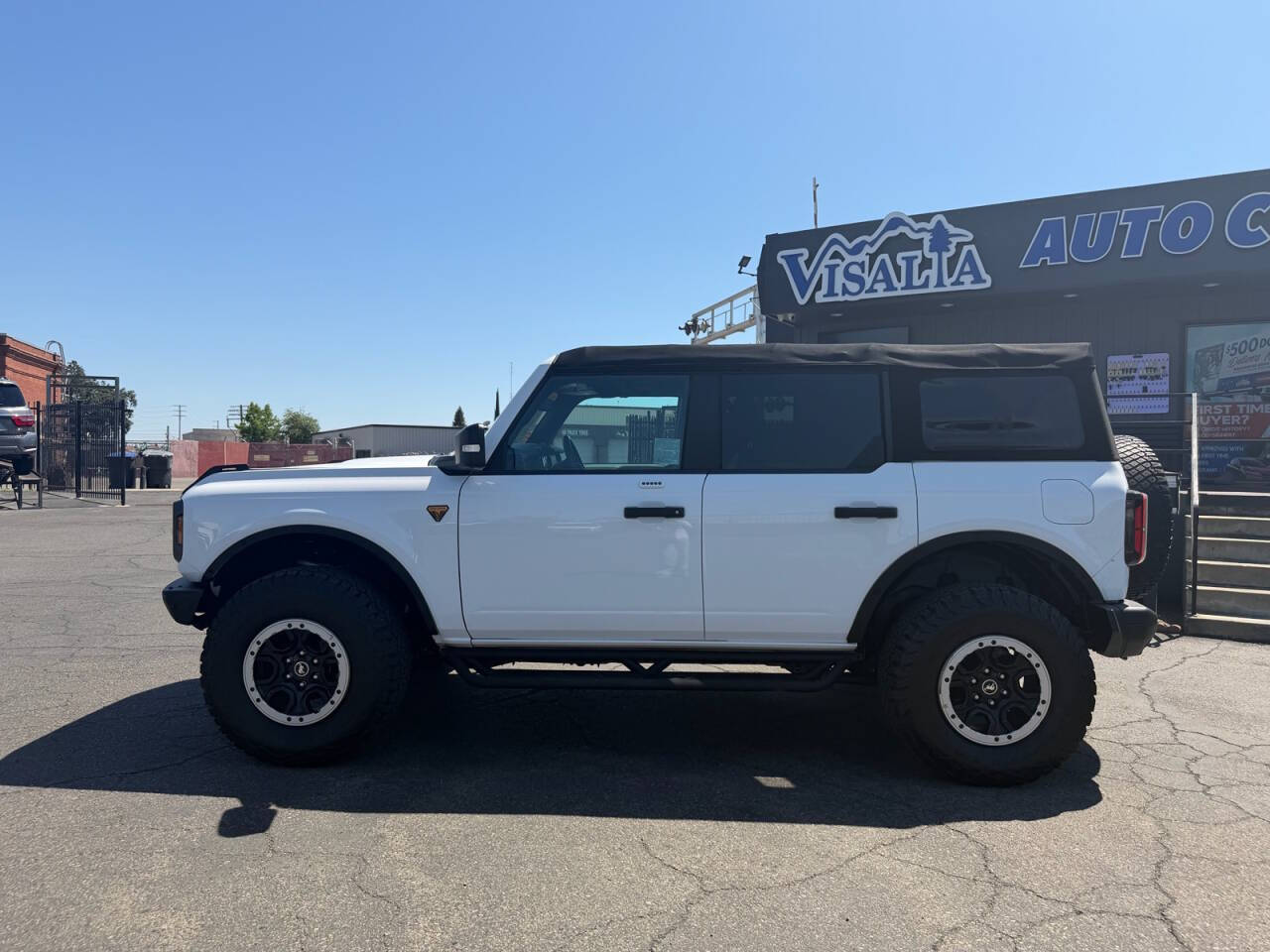 White 2022 Ford Bronco Badlands Advanced 4x4 Badlands Advanced 4dr SUV 2