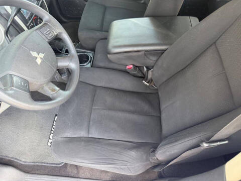 2008 Mitsubishi Raider LS