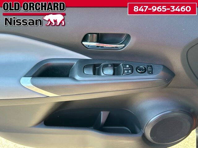 2022 Nissan Kicks SR